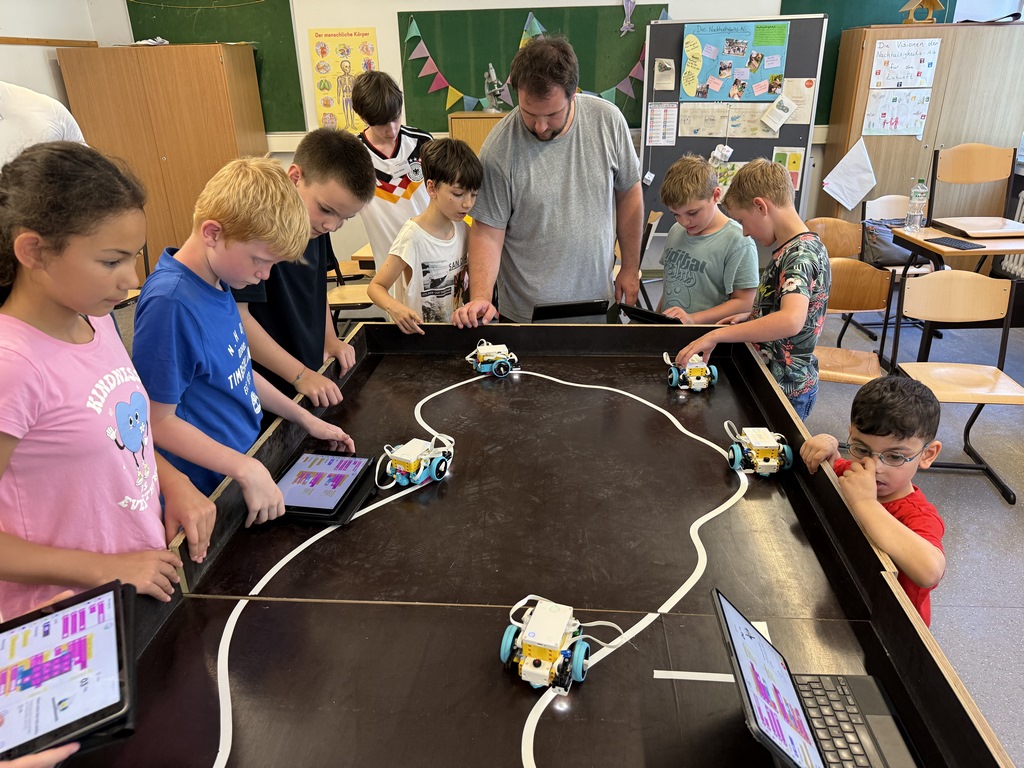 MINT: Robotik begeistert Grundschüler